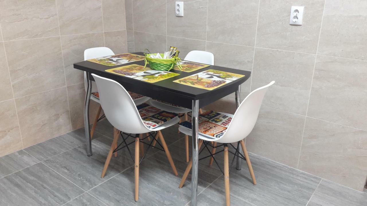 Travel Homzzz Apartments เตอร์กู-มูเรช ภายนอก รูปภาพ