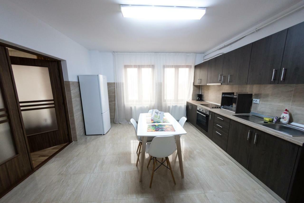 Travel Homzzz Apartments เตอร์กู-มูเรช ภายนอก รูปภาพ
